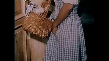 play He seduces the maid and has good sex with her pussy