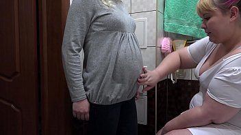 play The pregnant woman receives a pussy massage from the horny doctor