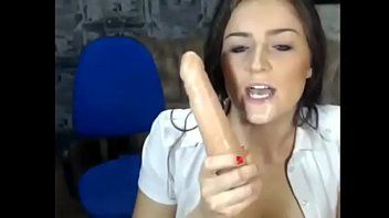 play A brunette from France sucks a live vibrator