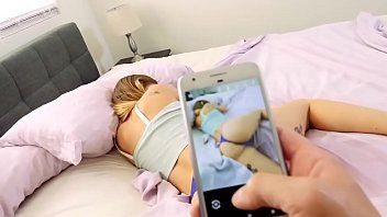 play Pés cheios de sloboz fica chateado quando ela bate sobre sua bunda