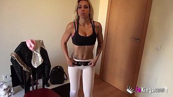 play Natasa sta girando il suo primo film xxx e prova grandi emozioni