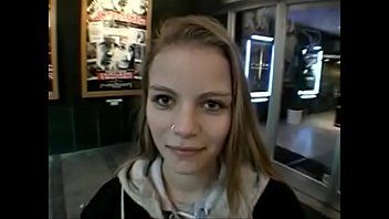 play Blonda care se fute din picioare porno fundoasa