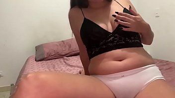 play La ragazza spagnola con tette grosse e naturali fa xxx e le piace molto