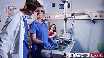 play XXX met een dokter die zijn patiënt penetreert