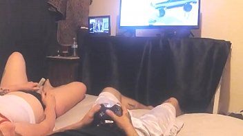 play Hot gamer from oral sex shoves the bitch with her head in the dick