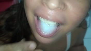 play La esposa gorda solo es penetrada directamente por el culo por su amante cuando se emborracha