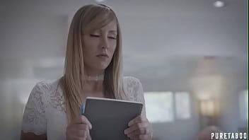 play Il la frappe sur ses beaux seins, après quoi cette blonde la lèche partout