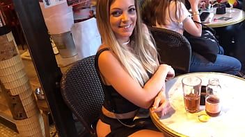 play Bardzo intensywne sceny porno na otwartym basenie z dwiema wspaniałymi kobietami, które dają sobie spokój