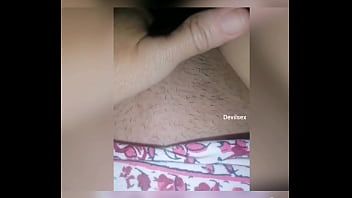 play Ta blond mamuśka z dużymi piersiami robi się bardzo gorąca, gdy otrzymuje relaksujący masaż