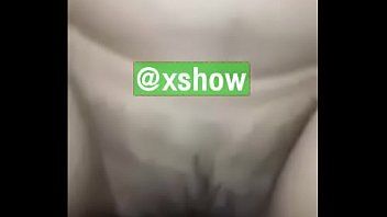 play La MILF a mis beaucoup de silicone dans ses tatouages