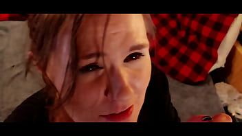 play Este extrem de hot intre picioare aceasta satena cand face xxx oral iubitului ei