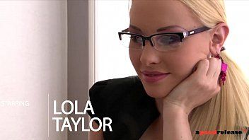 play A secretária ninfomaníaca quebrou o sexo no trabalho