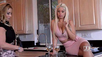play Sex superb cu curva si sora ei