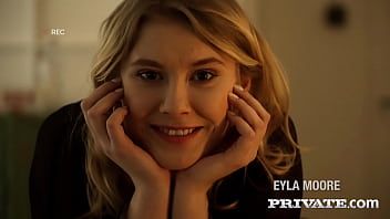 play Esta joven se abre de piernas y hace xxx muy romántico y hasta espectacular