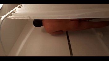 play Duży penis wchodzi do gardła sąsiada