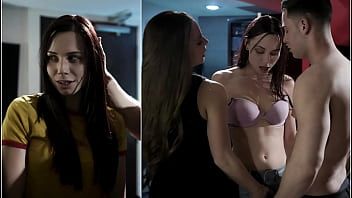 play Gestisce molto bene la bocca di questa adolescente quando le penetra la gola e vuole farlo