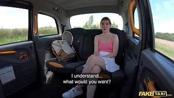 play Film xxx Romania con un'autista donna realizzato su un taxi di Uber