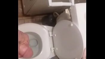 play Alle ragazze piace molto maneggiare il pene degli uomini e se vuoi farlo