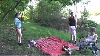 play Due uomini scopano bene una puttana spagnola