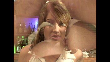 play Joder con una rubia que tiene una pareja que la folla como un conejo