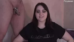 play MILF curbată încearcă o nouă păpușă sexuală după ce și-a îndepărtat cușca de castitate