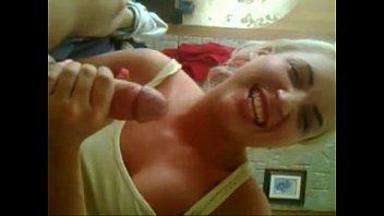 Jouer Pipe parfaite faite par une étudiante roumaine blonde