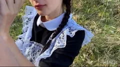 play Petite ado devient coquine dans les buissons : éjaculation, pipe, gorge profonde