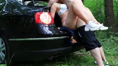play Estranho ruivo pego se masturbando na floresta leva a sexo quente no carro!