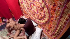 play Desi Indiase tiener wordt hartstochtelijk geneukt en hard gecreampied