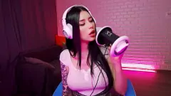 play ASMR Mokra nastolatka Sonya Sparks macha palcami w swojej cipce. Miodowa Mgiełka