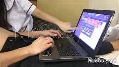 play La session de jeu en ligne des camarades de classe se transforme en une rencontre torride avec un creampie