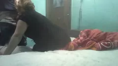 play Latina amateur chupa y monta una polla a lo perrito en la cama