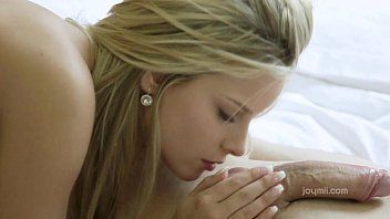 play La nuova puttana si diletta con il cazzo e infine con sperma nella sua figa