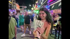 play Pickup street: la prostituta adolescente obtiene anal y facial por dinero en efectivo