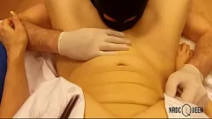 play L'infermiera cattiva nei guanti di lattice viene dita e leccata all'orgasmo POV