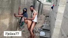 play Première audition vidéo sale de la femme de chambre amateur en plein air, partie 2
