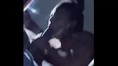Ebony Milf dá boquete desleixado e swallows cum - ação de casal quente