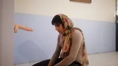Afspelen Sissy krijgt een intense dildo deepthroat sessie deel 1