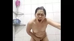 Abspielen Die sinnliche asiatische Frau Miss Bea neckt ihre rasierte Muschi und fickt sich mit einem dicken großen schwarzen Dildo in einer intensiven Masturbationssitzung mit einer sexy Story-Zeit!