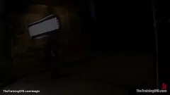 Jouer L'esclave ébène Nikki Darling suit un entraînement interracial hardcore avec du bondage brutal et de la flagellation dans ce plan à trois pervers.