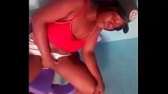 Reproduzir Rainha Gana começa seu dia com uma sessão lésbica gostosa, pau grande e uma gozada enorme