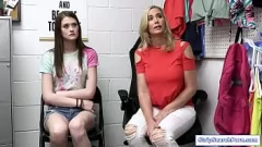 Redare Căutare hardcore a ofițerului: Acțiunea cu păsărica rasă a adolescentului și a mamei vitrege în sex la birou