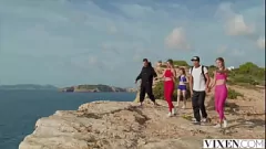 Jouer VIXEN La piccola rossa Lottie si diverte con una scopata selvaggia all'aperto con trattamenti per il viso appassionati e gola profonda