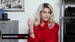 Afspelen Agent betrapt hete blonde MILF Kit Mercer op winkeldiefstal en geeft haar een enorme lul in de achterkamer