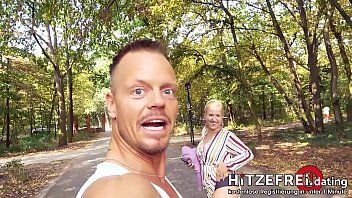 play Jana, een gekke bezem, heeft seks in het park met een vreemde