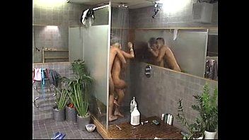 Redare Futai cu o adolescenta face sex cu partenerul cand fac dus