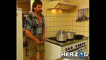 Jouer Matura xxx hd con un cuoco viene assunta quando cucina