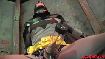 play Batman é atacado sexualmente por duas ninfomaníacas