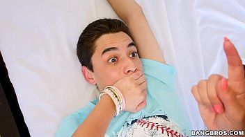 play Anã xnxx está com medo de sua bucetinha