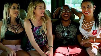 play Sex intr-un autobuz plin cu actori porno